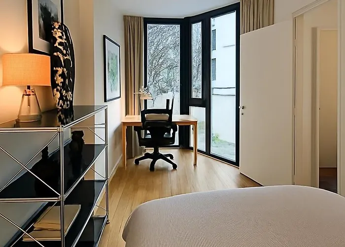 Elegant And Cozy Place De La Madeleine 8eme Paryż